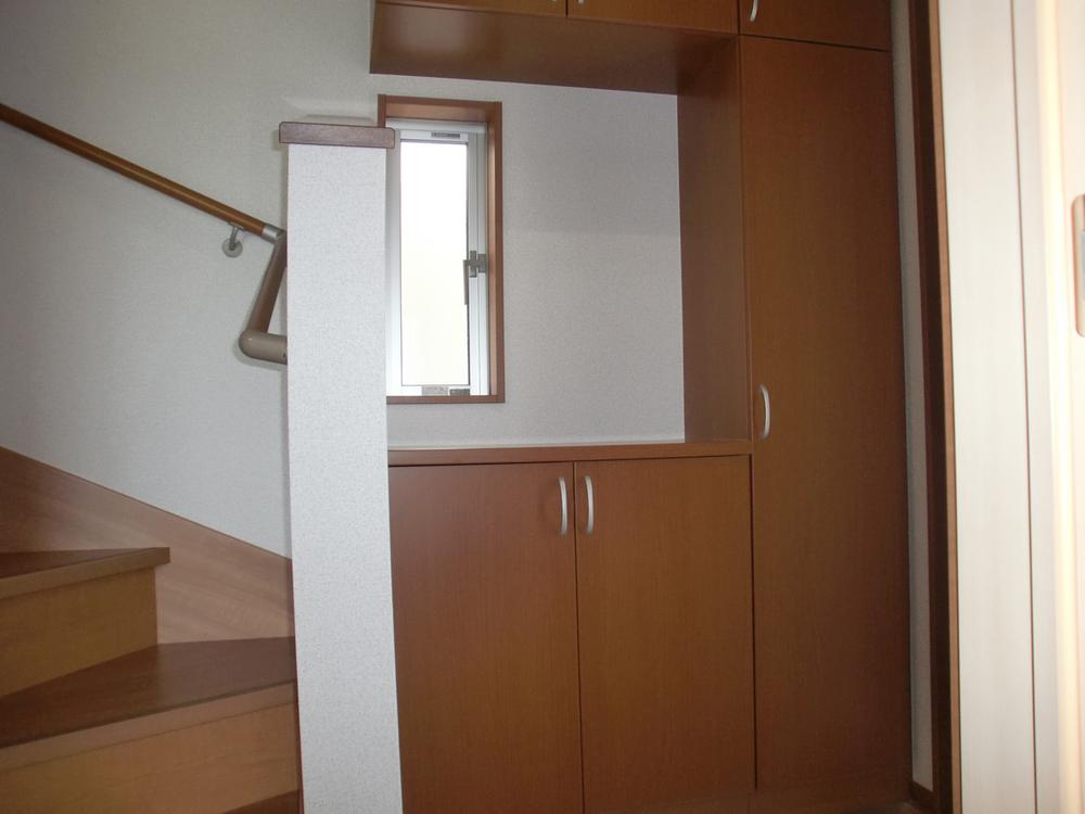 Entrance. Same specifications photos (entrance)