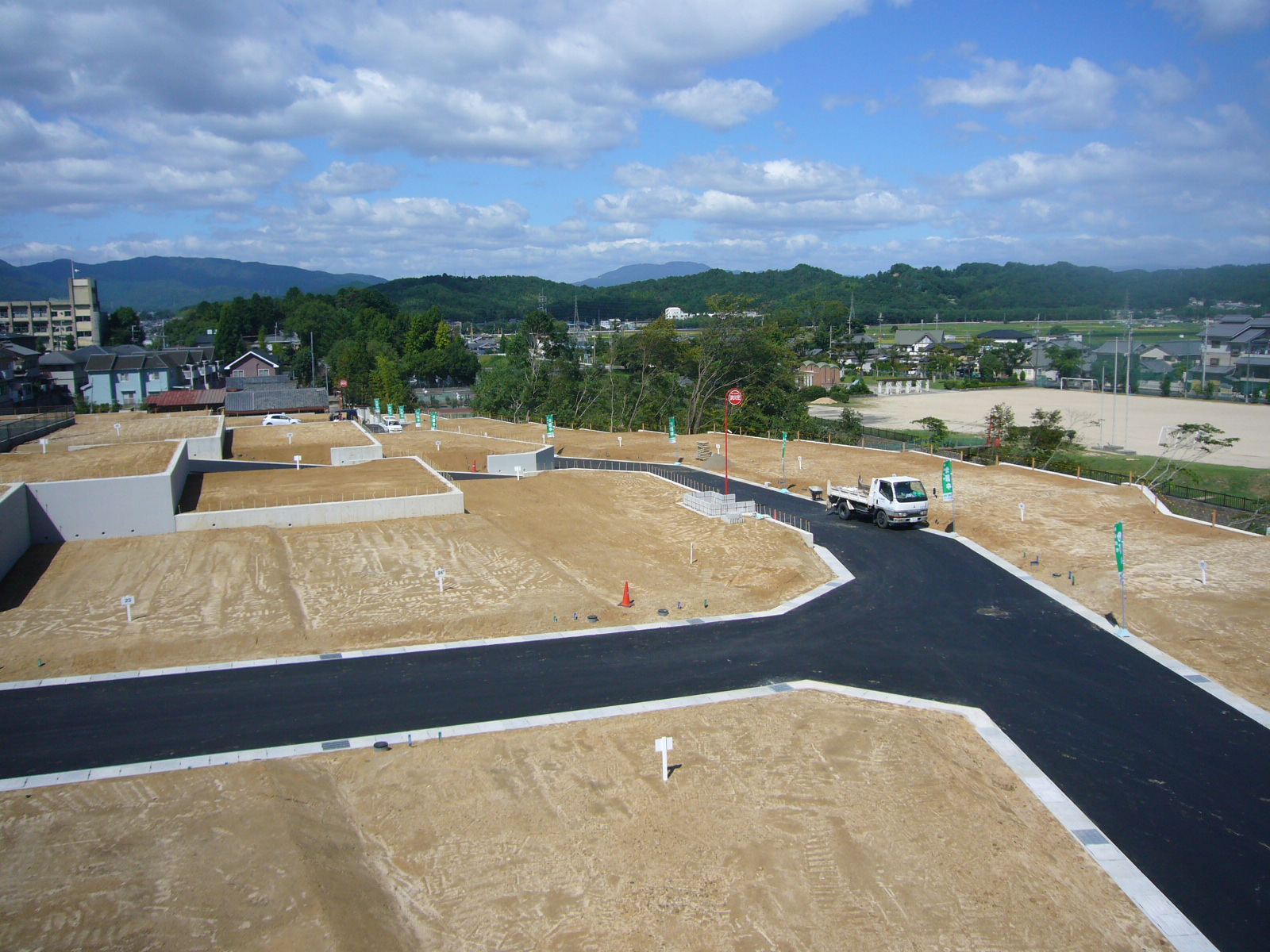 Local land photo. Located on a hill, Which partition is also good per sun. Local green spreads out as far as the eye can see (10 May 2010) Shooting