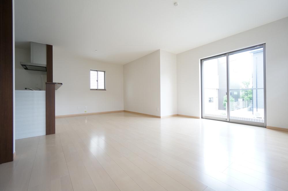 Building plan example (introspection photo). Building plan example (No. 43 locations) gas floor heating, Bathroom heating dryer, Dish washing and drying machine, Ceiling storage, All rooms have double-glazing