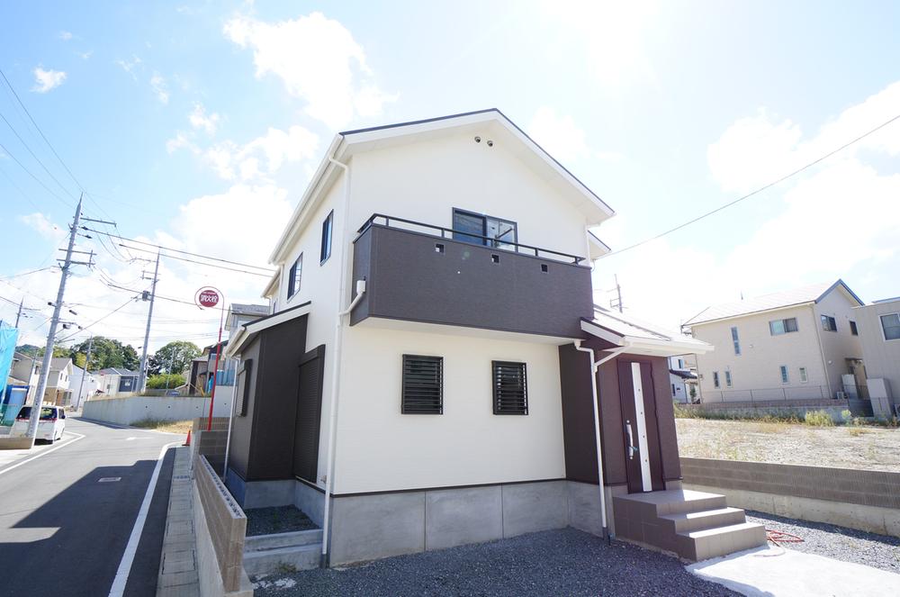 Building plan example (exterior photos). Building plan example (No. 44 land) land price 8.87 million yen, Building price 14 million yen, Land area 132..55 sq m , Building area 92.61 sq m