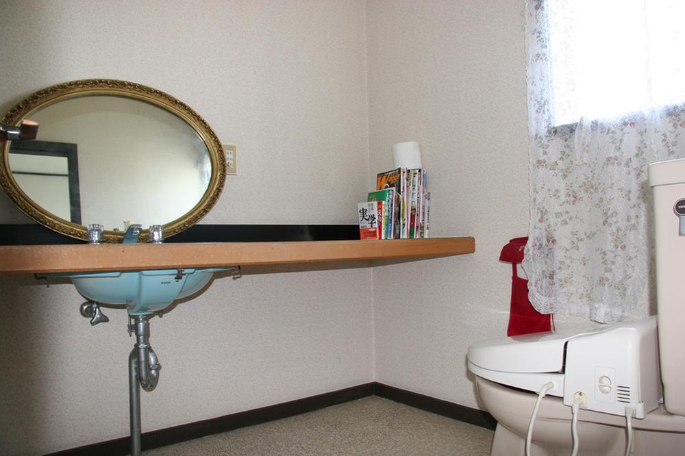 Toilet. Second floor toilet