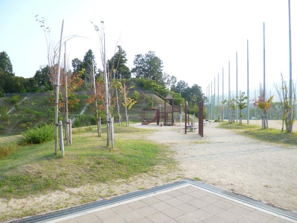 park. 1222m to the Ika-standing park