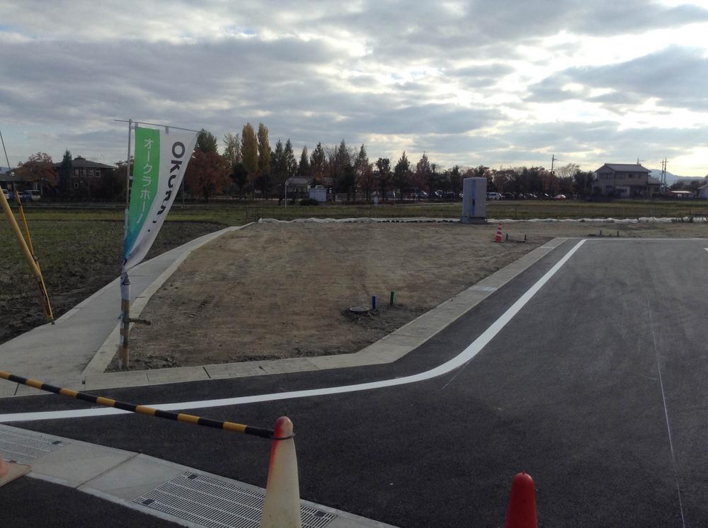 Local photos, including front road. Local (12 May 2013) Shooting