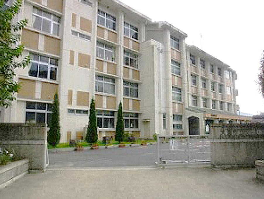 Primary school. 878m to Otsu City Oishi Elementary School