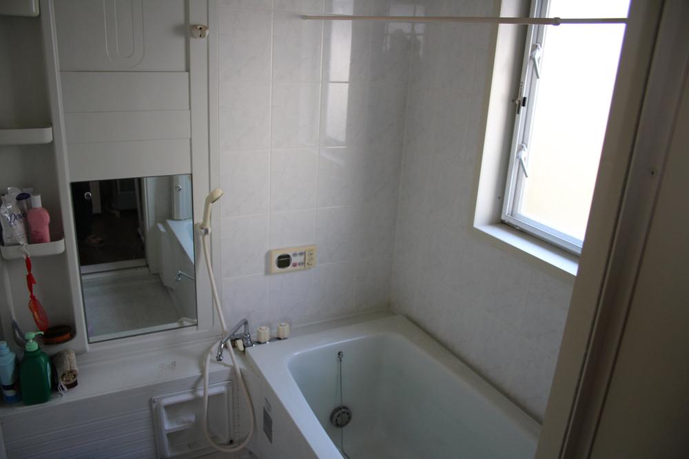 Bathroom. Indoor (12 May 2013) Shooting