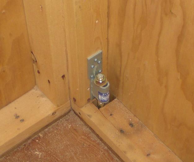 Construction ・ Construction method ・ specification. If the building is subjected to a horizontal force by the earthquake, etc., In order to counteract the pulling force applied to the bearing wall, Basis or foundation and the pillars on the first floor, Upper and lower floors of the pillars, Mounted or in columns and beams, Significant reinforcement hardware to ensure the earthquake resistance.