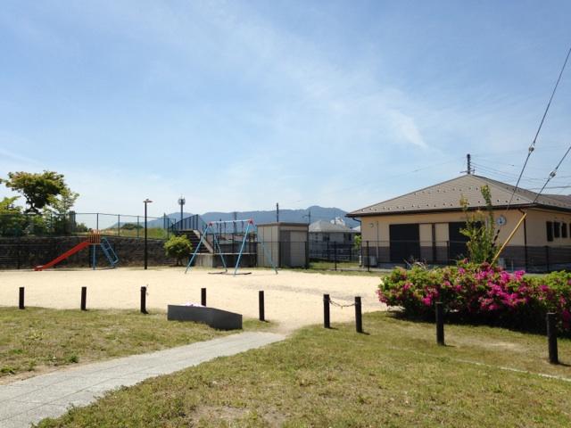 park. Mano park in the 80m, "Nozomi Residential Quarters," until the 6-chome park. Every day filled with children in the Town, Rest assured that the parent of the eye can reach.