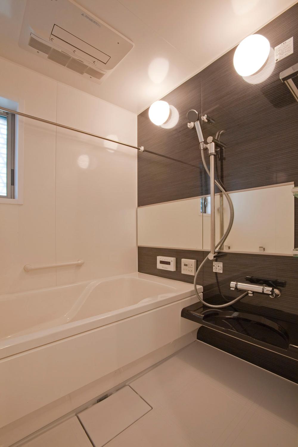 Other Equipment. Kept low the height of the stride of the tub, Safety considerations at the time of bathing. Also adopted a "thermos bath" with a thermal insulation structure. It will produce a pleasant bath time. Abundant chosen standard equipment taking into account the functionality and comfort. (Sale completed dwelling unit)