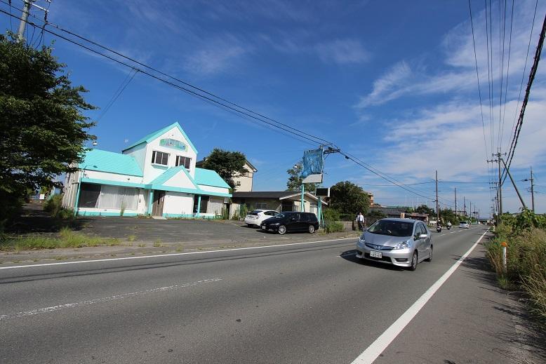 Local photos, including front road. July 2013 shooting