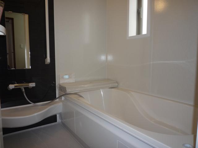 Bathroom. Local photo (bathroom) Bathroom heating dryer