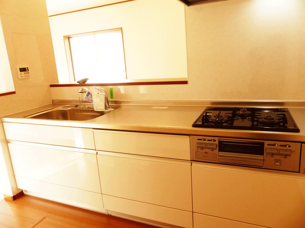 Kitchen. Local photo (kitchen) Water purifier built-in faucet!