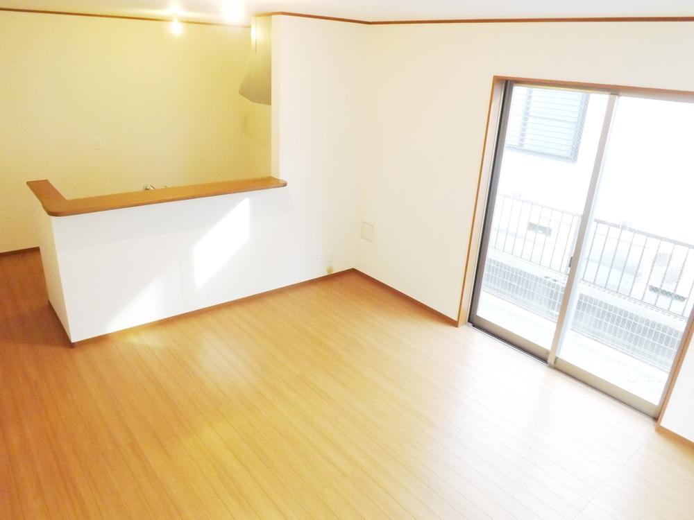 Living. Same specifications photos (living) Spacious 16 Pledge living! Facing south!