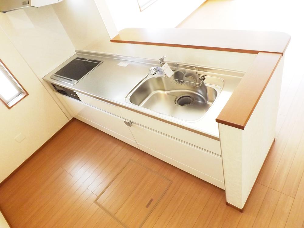 Kitchen. Same specifications photo (kitchen) Water purifier built-in faucet! Storage is also attractive!