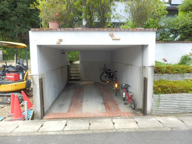 Parking lot. Local (July 2013) Shooting