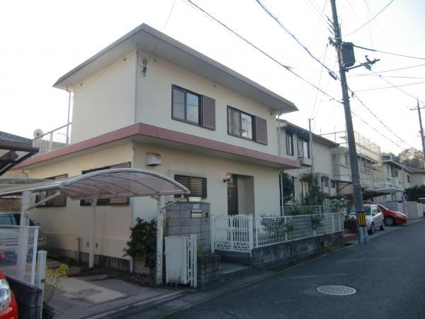 Local appearance photo. There is room also on the front road, I think the car is also parked easy.