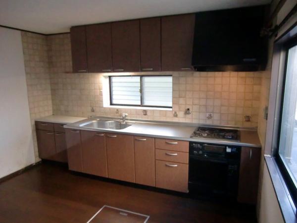 Kitchen. Since we established a new thing for the kitchen, I think that if you could cook with fresh feeling.