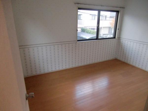 Non-living room. For the second floor Western-style room is, Storage is not but, I think I say that as a space to relax.