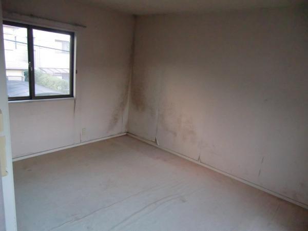 Non-living room. The second floor of another Western-style is, It is also closet, The floor is also in place to cushion the floor because it re-covering also cross, I think whether warm even come out.