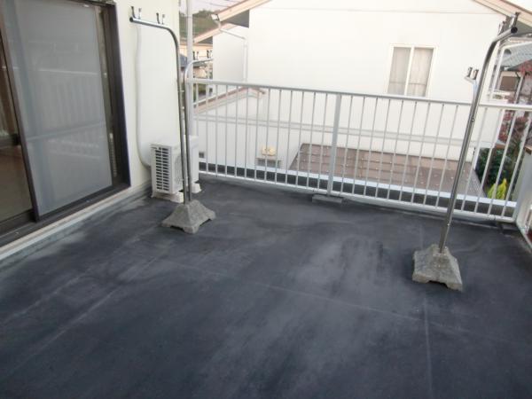 Balcony. For the second floor balcony, Do the waterproof paint. Wide because the laundry is also You Jose a lot, It will be out on the balcony from both the second floor of the Japanese and Western.