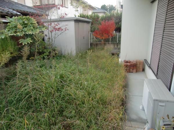 Garden. Although the photo has overgrown grass, And the person in charge is the mowing, Kadan is also the way that the care. I think whether a state, which is also shown to everyone in a little more.