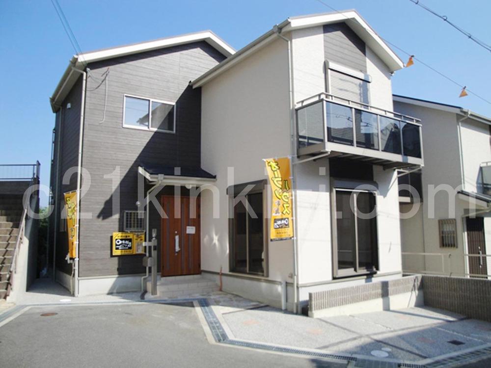 Same specifications photos (appearance). Same specifications photos (appearance) first floor second floor shutters with shutter