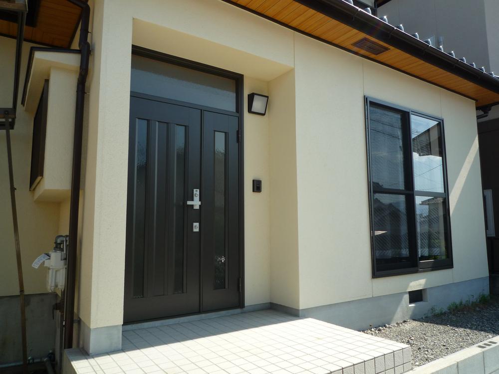 Entrance. Local (09 May 2013) Shooting