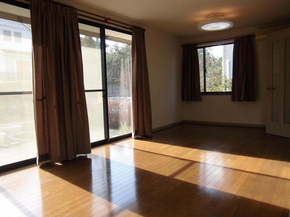 Living. Indoor (12 May 2012) shooting