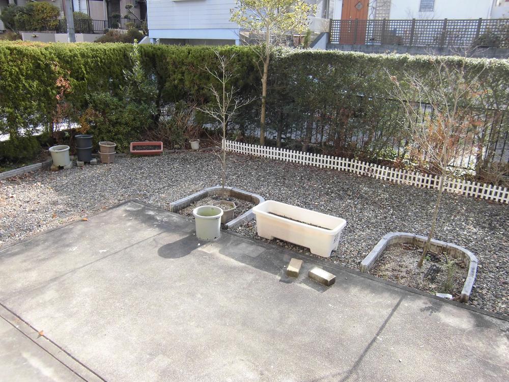 Garden. Local (12 May 2012) shooting