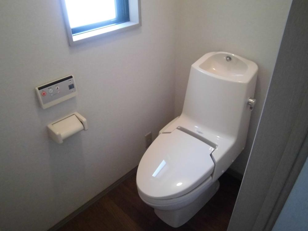 Toilet. Indoor (12 May 2012) shooting