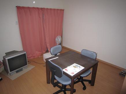 Non-living room. 8 pledge Western-style