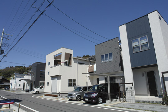 Local appearance photo. From Seta lakeside to the green of the lake ... the city of all 72 compartments Nango ・ Birth to uptown. Because the main road is spacious sidewalk 2.5m + 6.5m, And it has a clear certain streets (already sale district-ku, Tokyo)