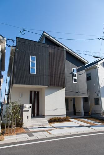 Local appearance photo. Local (September 2012) shooting