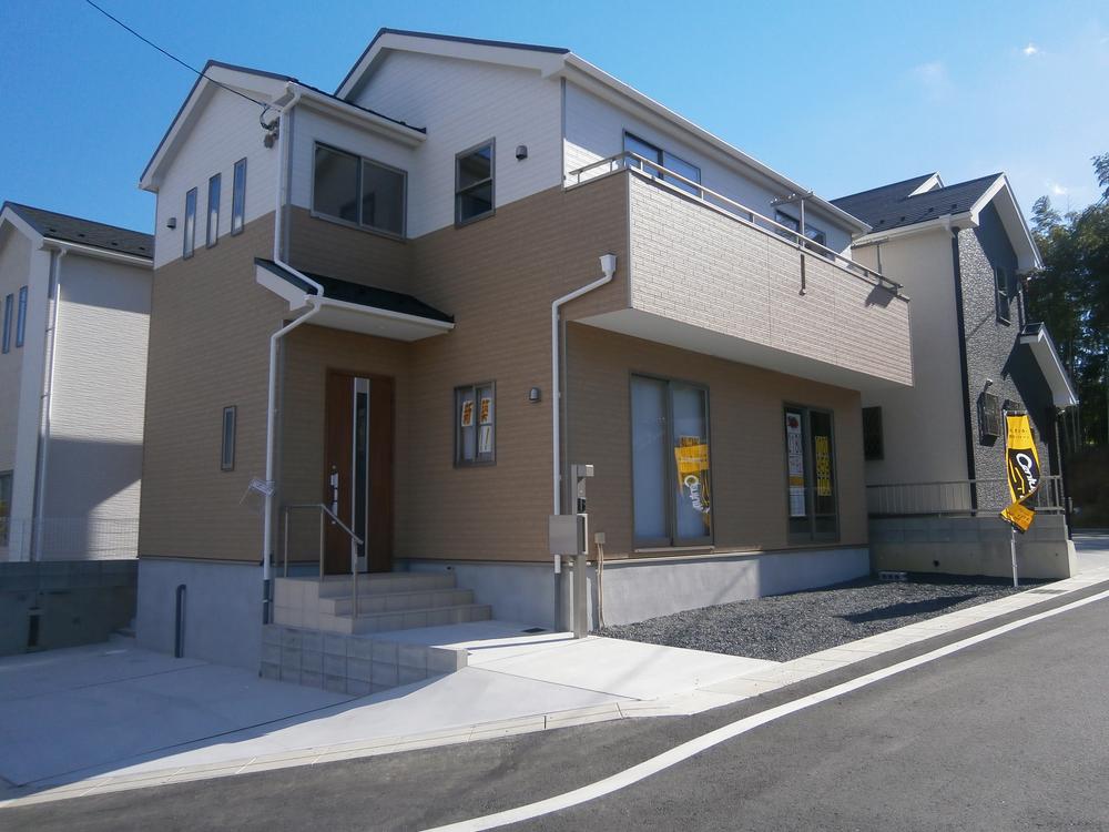 Local appearance photo. Local (11 May 2013) Shooting