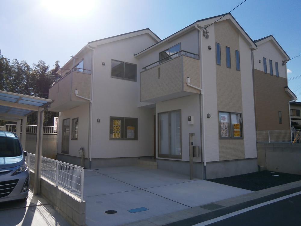 Local photos, including front road. Local (11 May 2013) Shooting