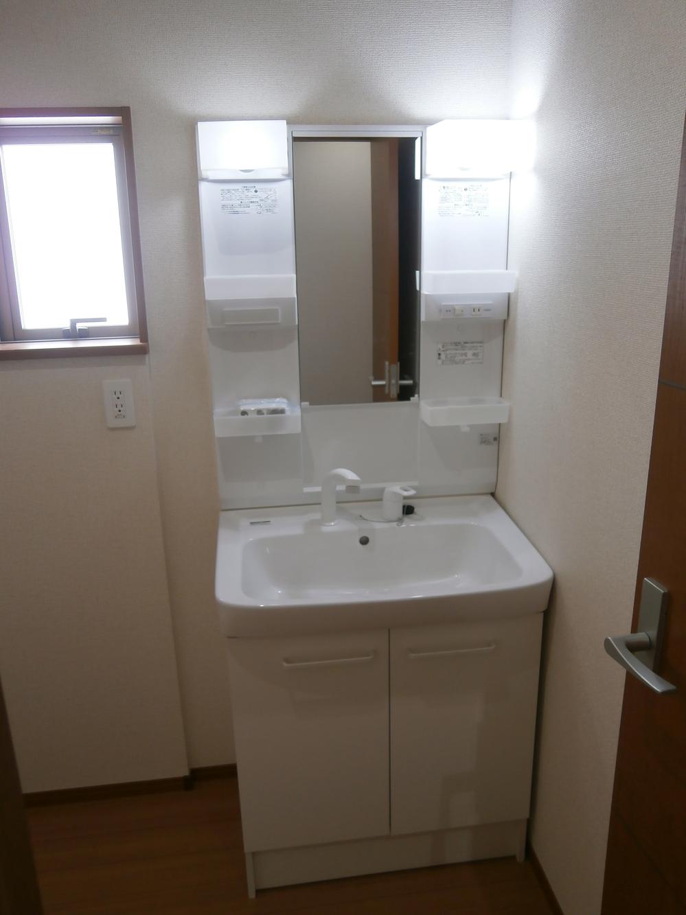 Wash basin, toilet. Indoor (11 May 2013) Shooting