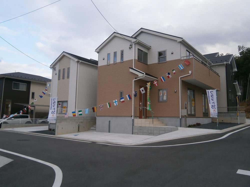 Local appearance photo. Local (12 May 2013) Shooting