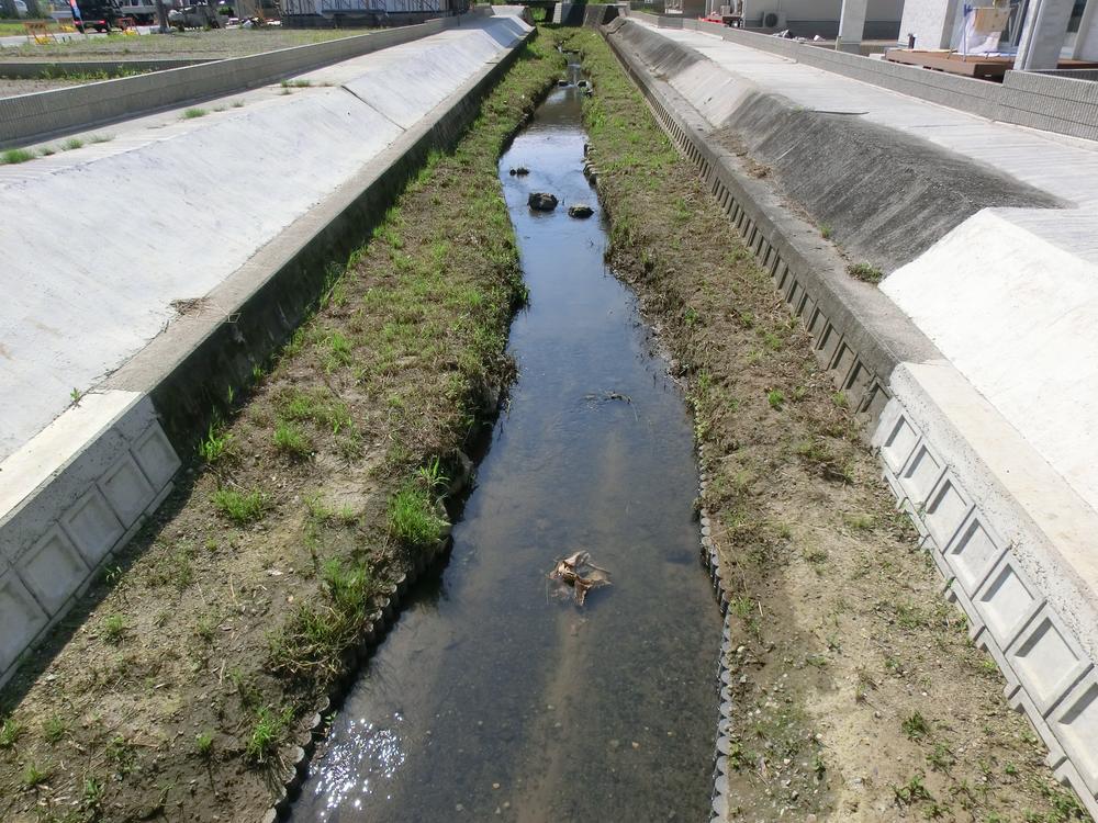 Sale already cityscape photo. The river that flows into the subdivision. Or swimming is Ayu, Also that the firefly is visible! And those of your family and your neighborhood, A life that is close to feel the four seasons.