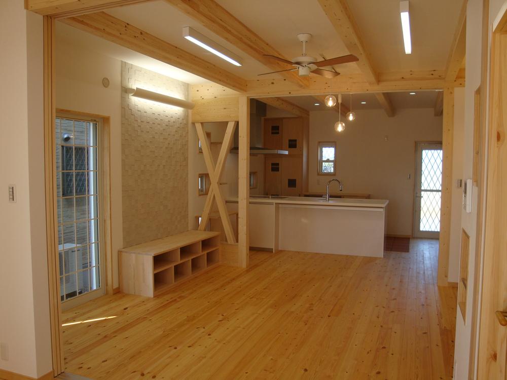 Building plan example (introspection photo). Living stuck to the natural materials. Let's make the whole family can relax space.