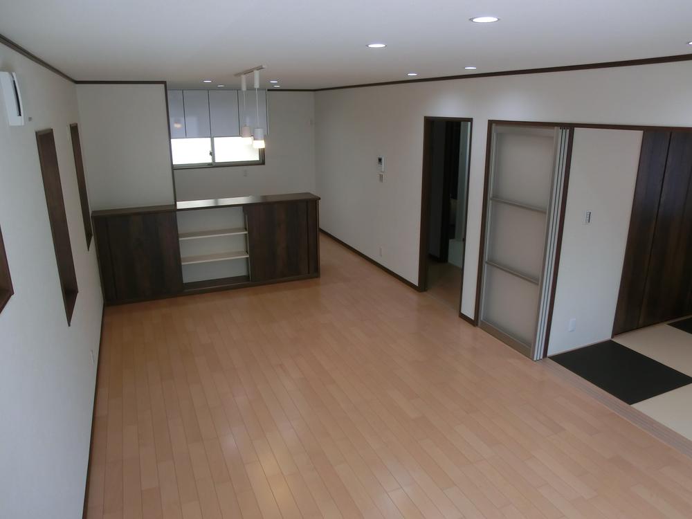 Model house photo. Model house living is (standard specification).