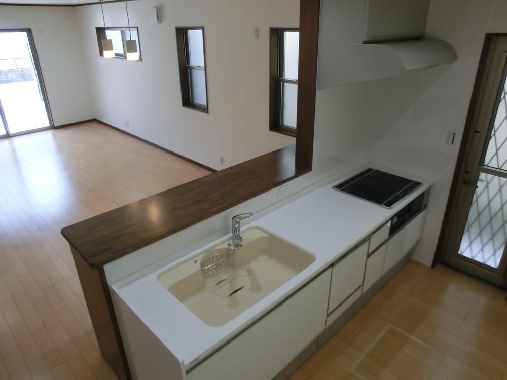 Model house photo. Model house is the kitchen (standard specification + dishwasher).