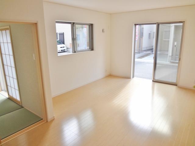 Same specifications photos (living). Same type other properties living