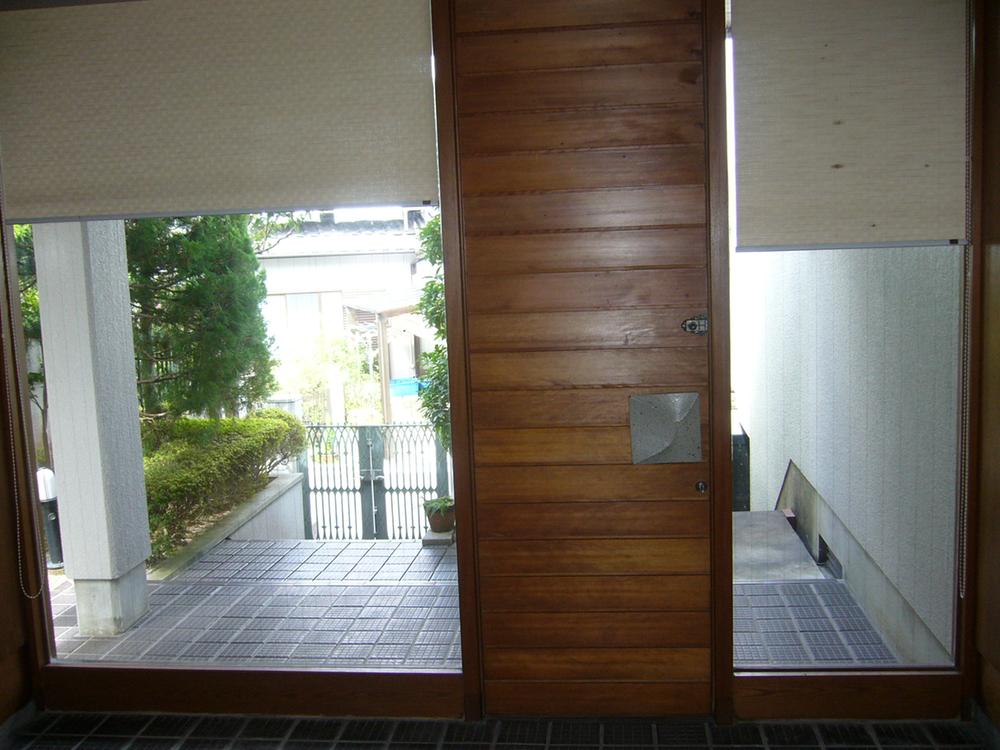 Entrance. Local (20119 May month) Shooting