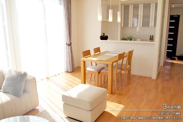 Non-living room.  [No. 3 place] [Introspection Photo] 2013 October shooting  ※ Furniture in the photos ・ Such as furniture are not included in the price.