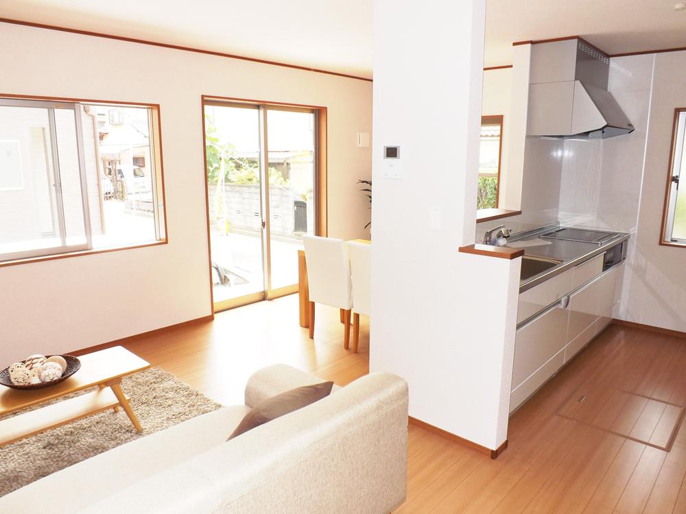 Living. Same specifications photos (living) Spacious living room 15 Pledge! Facing south!