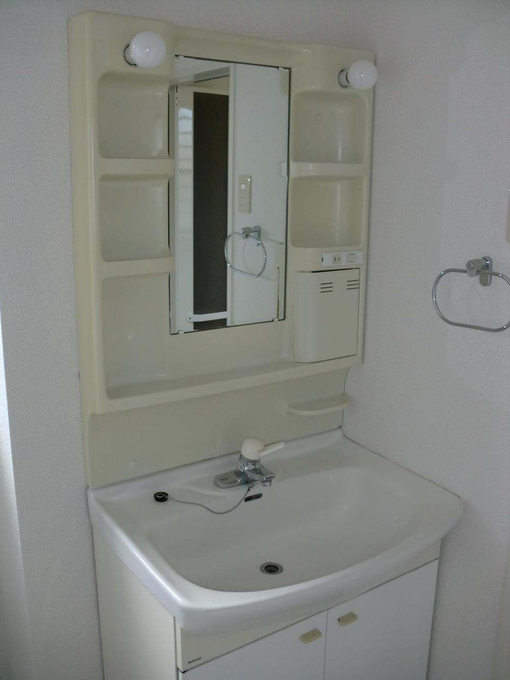 Wash basin, toilet. Washroom