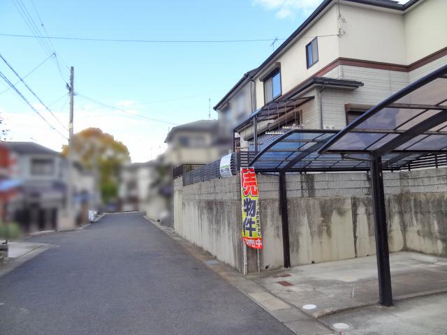 Local photos, including front road. Local (12 May 2013) Shooting