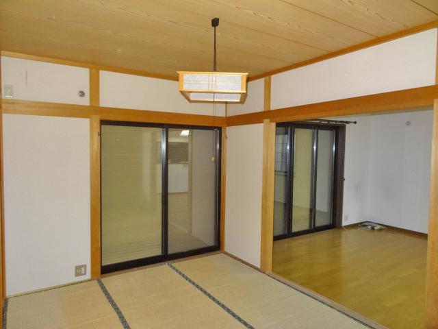 Non-living room. Local (12 May 2013) Shooting