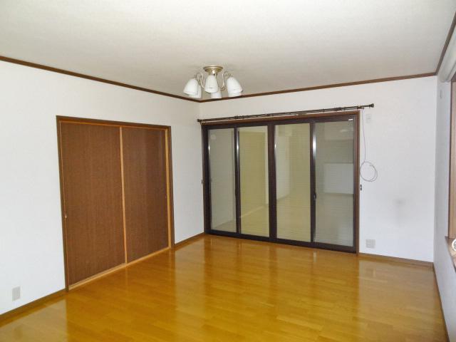 Living. Local (12 May 2013) Shooting