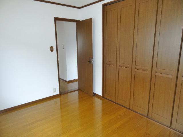 Non-living room. Local (12 May 2013) Shooting