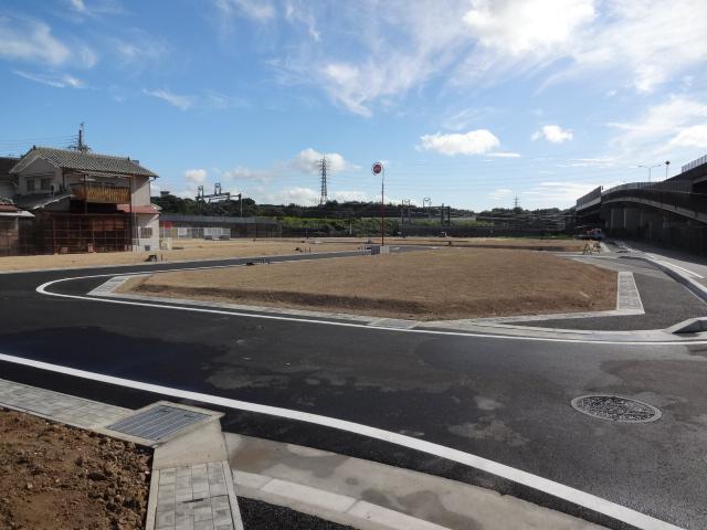 Local photos, including front road. Local (10 May 2013) Shooting